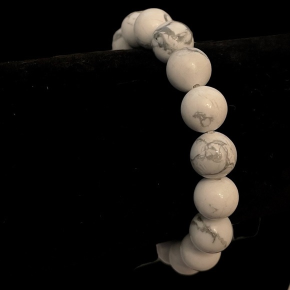 white howlite bracelet - Picture 3 of 4